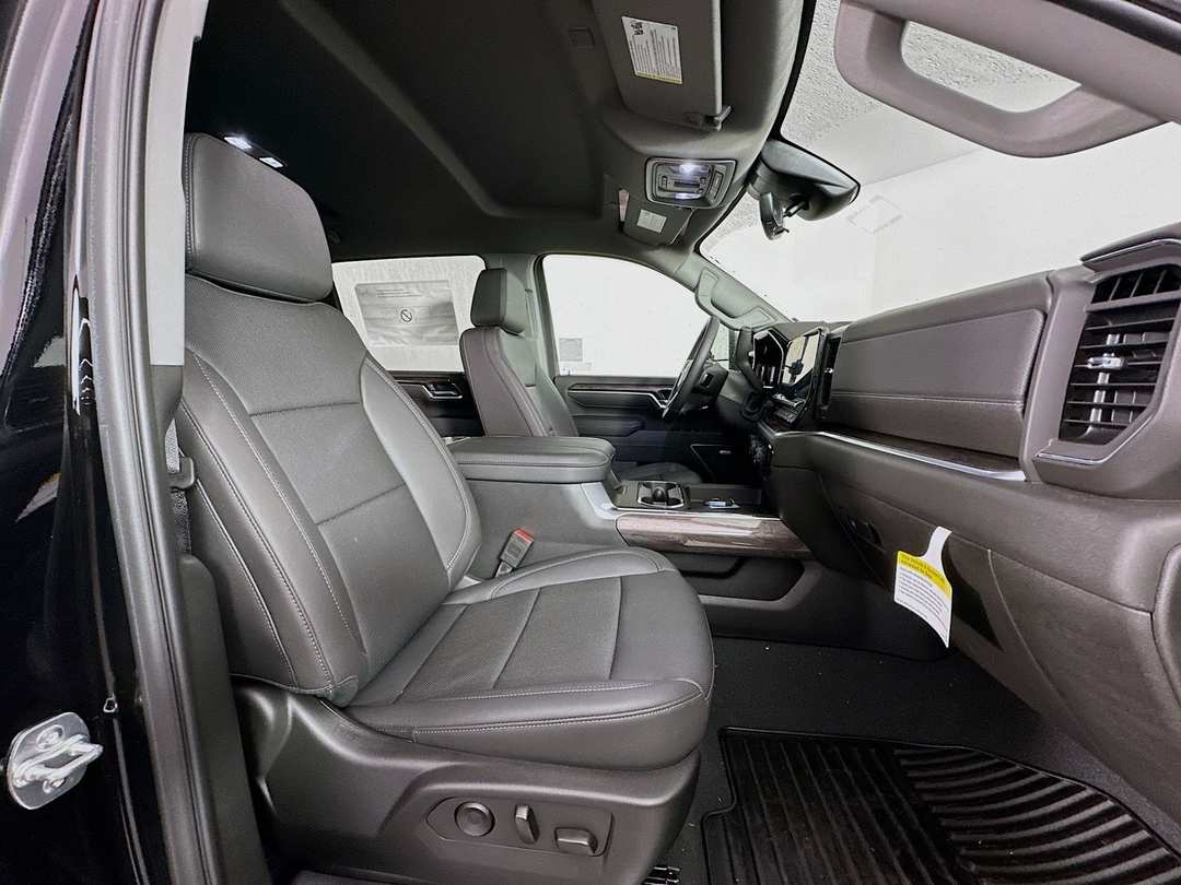 2025 Chevrolet Silverado 2500Hd LTZ - Image 30