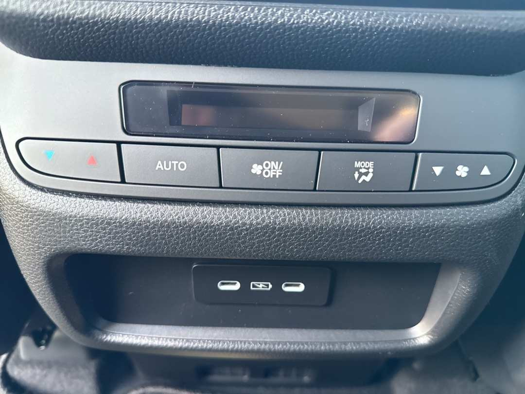 2025 Honda Pilot Touring - Image 22