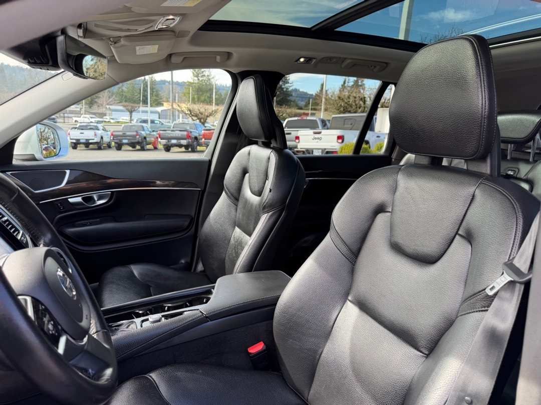 2018 Volvo Xc90 T6 Momentum - Image 16