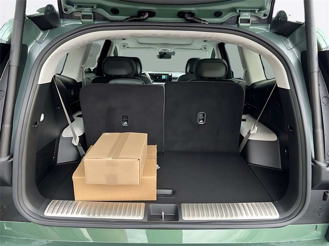 2026 Hyundai Ioniq 9 Performance Calligraphy - Image 9