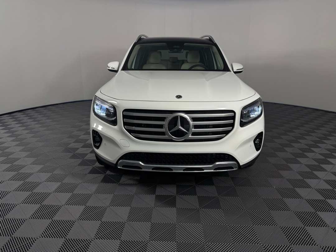 2025 Mercedes-Benz GLB 250 - Image 2