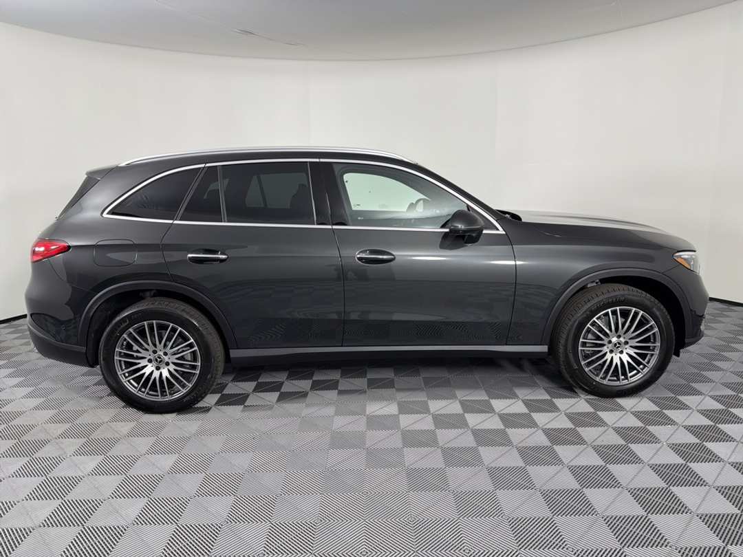 2026 Mercedes-Benz GLC GLC 300 - Image 8