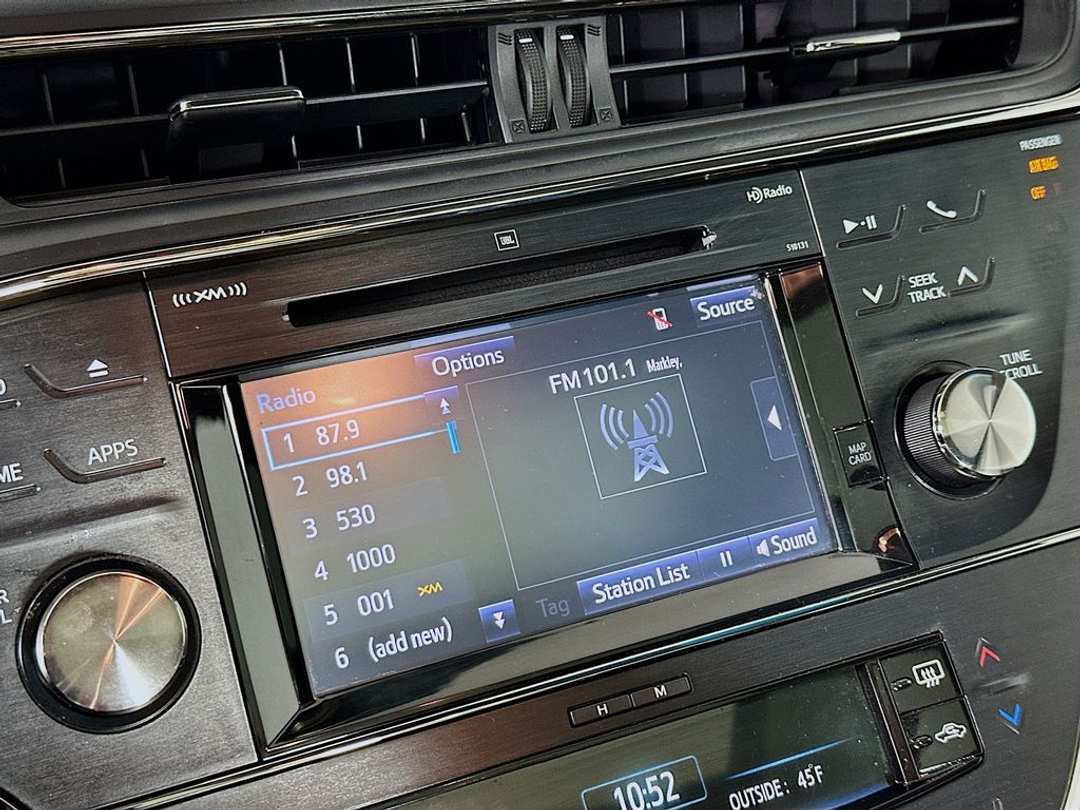 2017 Toyota Avalon Limited - Image 16