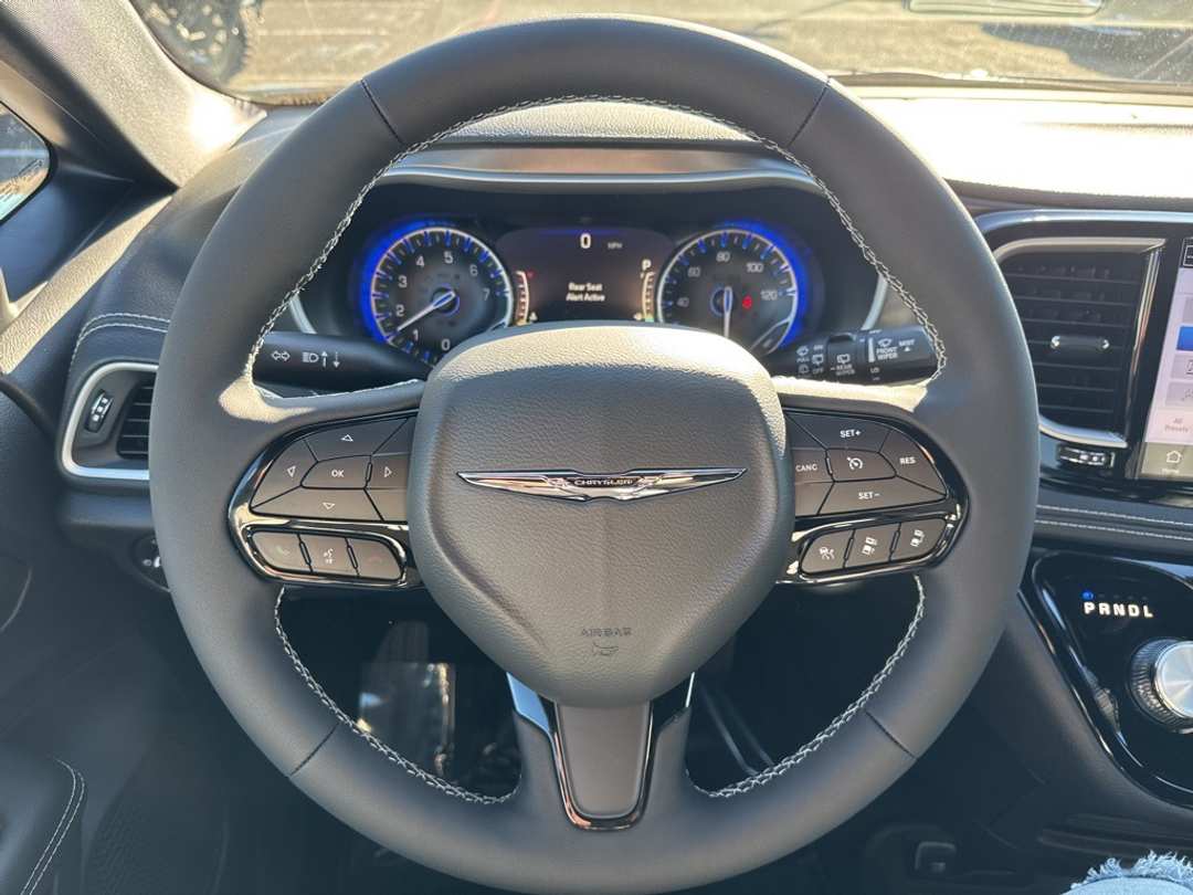 2026 Chrysler Pacifica Select - Image 15