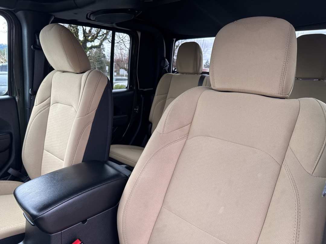 2023 Jeep Gladiator Willys - Image 13