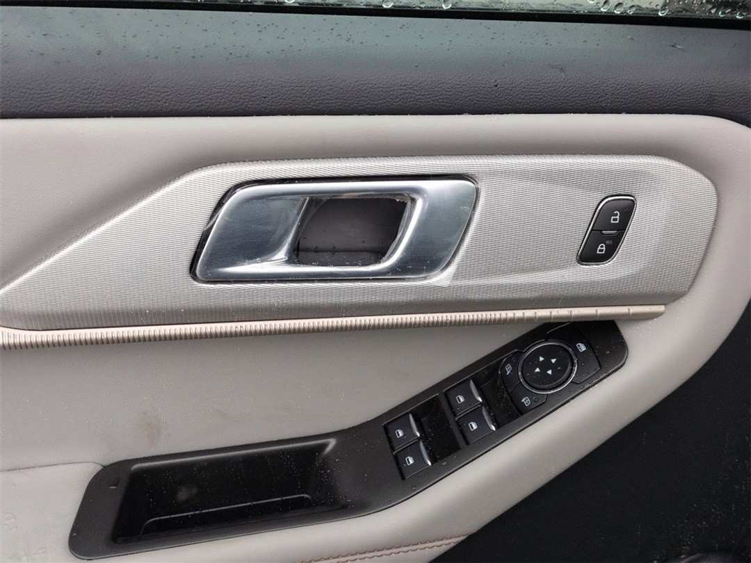 2026 Ford Explorer Active - Image 10