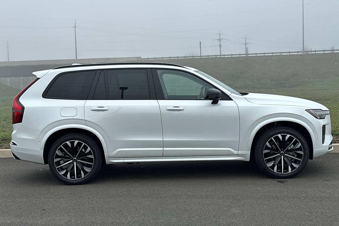 2026 Volvo Xc90 B6 Ultra - Image 2