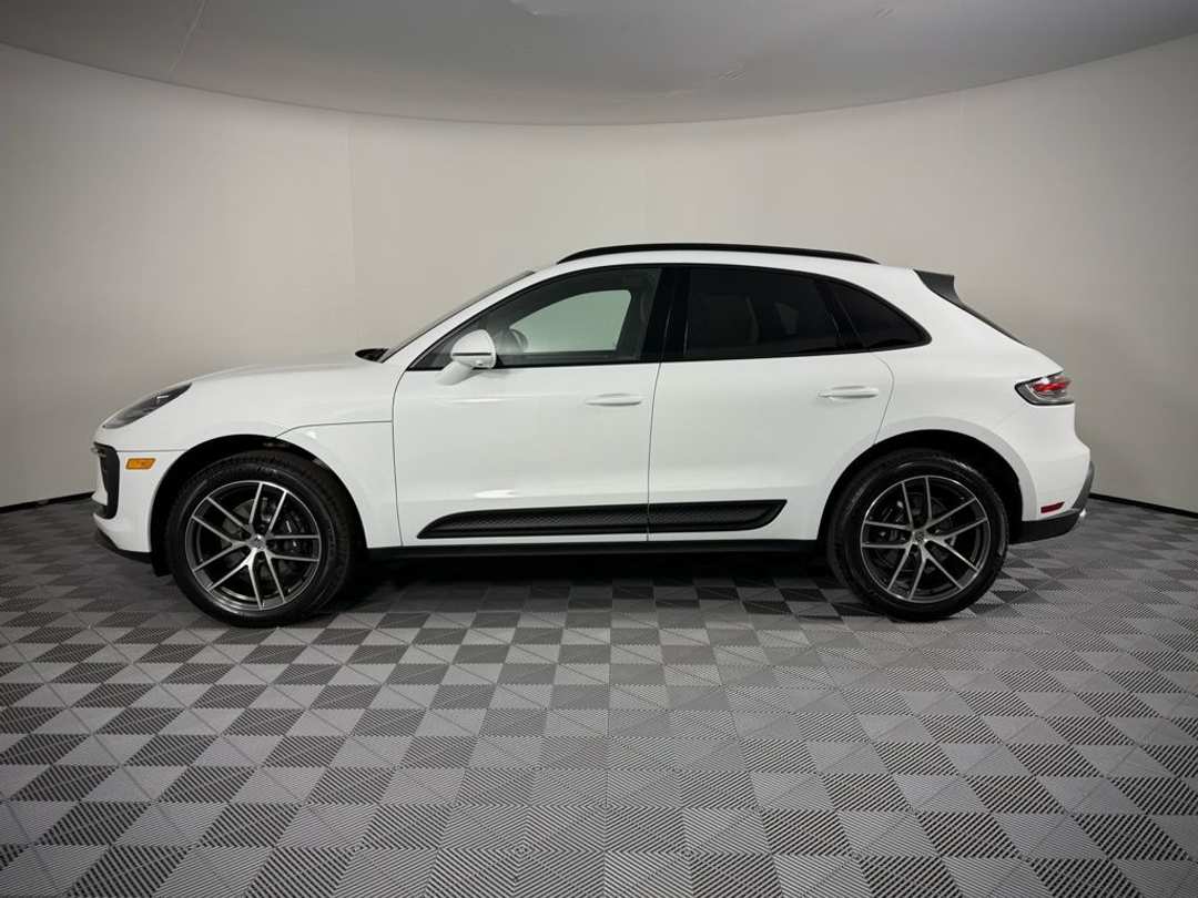 2026 Porsche Macan - Image 2
