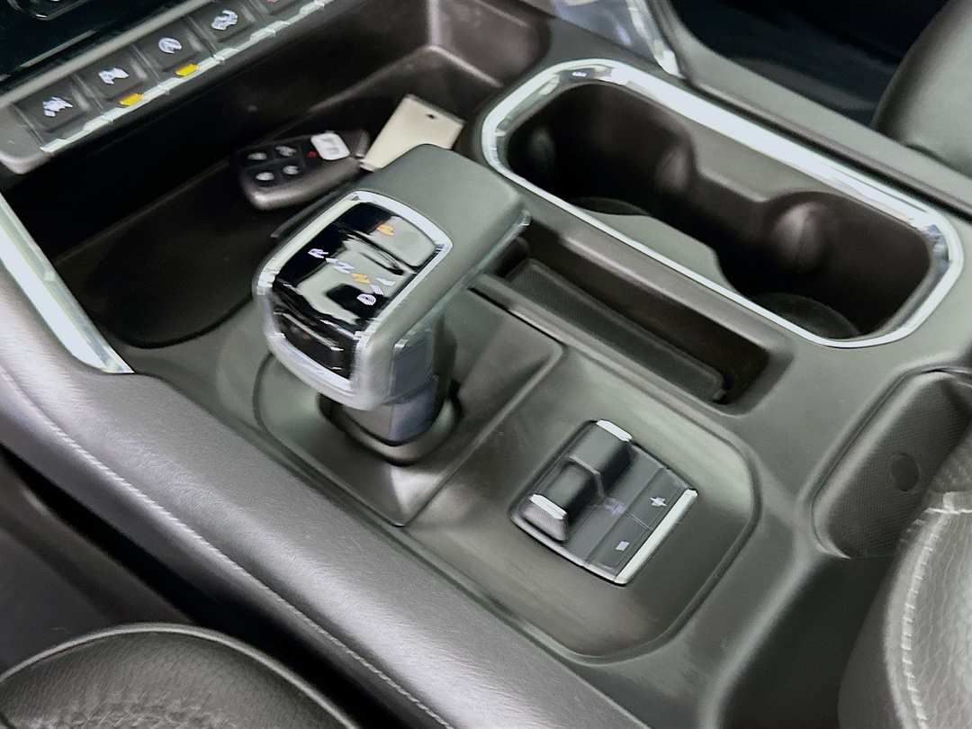 2024 GMC Sierra 1500 Denali - Image 18
