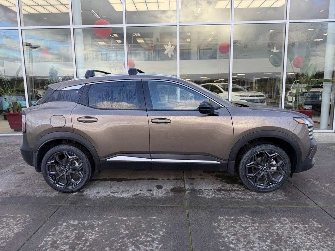 2026 Nissan Kicks SR - Image 8