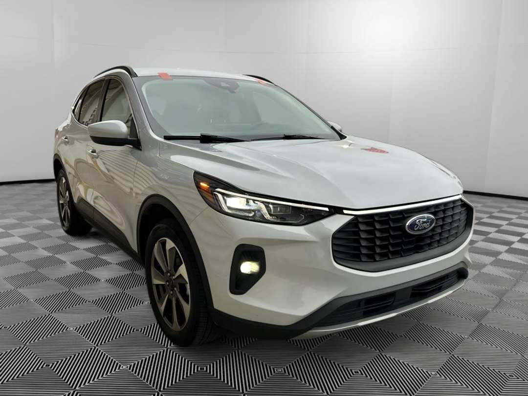 2025 Ford Escape Platinum - Image 3