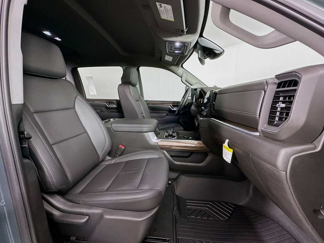 2025 Chevrolet Silverado 2500Hd LT - Image 30