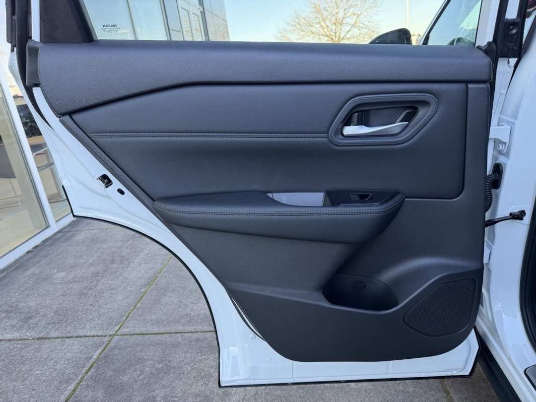 2026 Nissan Rogue Dark Armor - Image 30