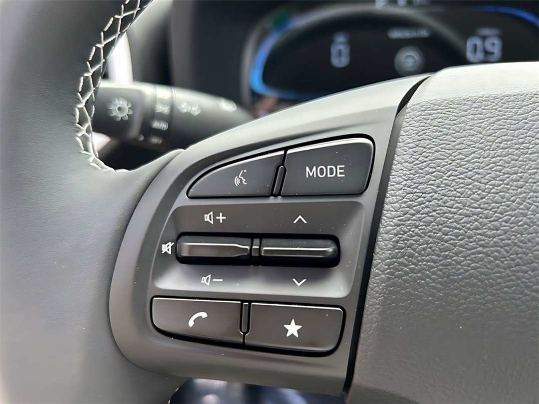 2025 Hyundai Venue Limited - Image 14