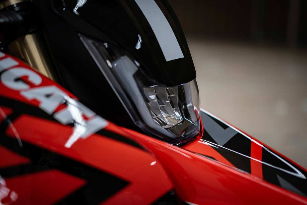 2025 Ducati Hypermotard 698 Mono Rve - Image 2