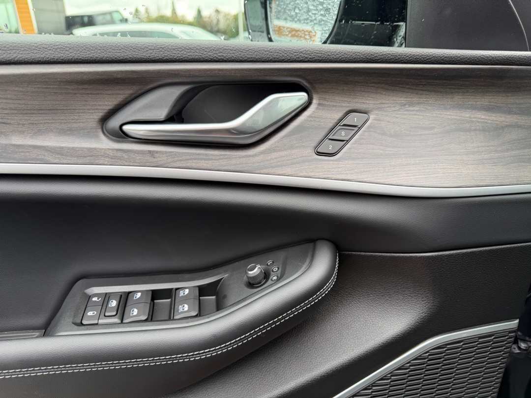 2026 Jeep Grand Cherokee Limited - Image 13