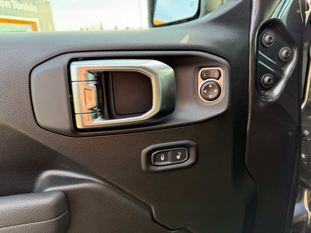 2026 Jeep Wrangler Rubicon - Image 13