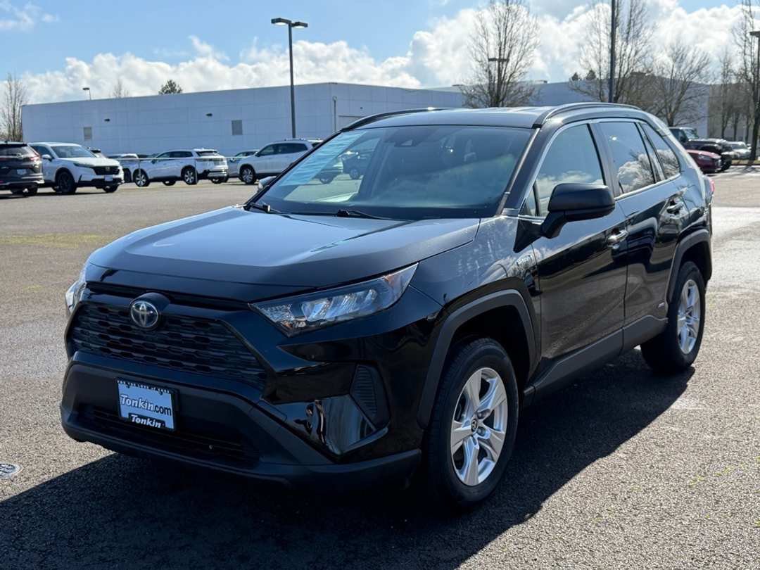 2020 Toyota Rav4 LE - Image 4