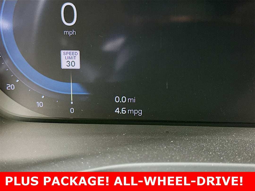 2025 Volvo Xc40 B5 Plus Dark Theme - Image 15