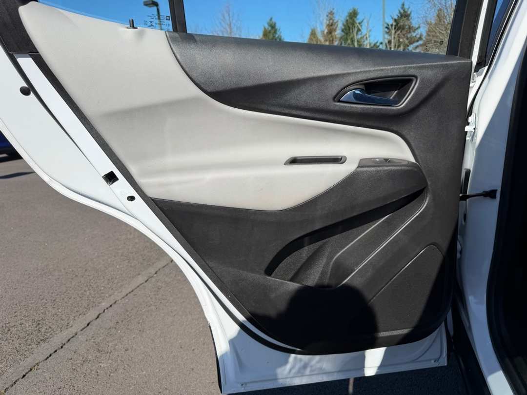 2020 Chevrolet Equinox LS - Image 30