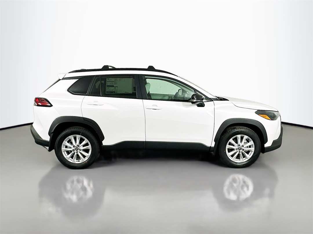 2026 Toyota Corolla Cross LE - Image 8