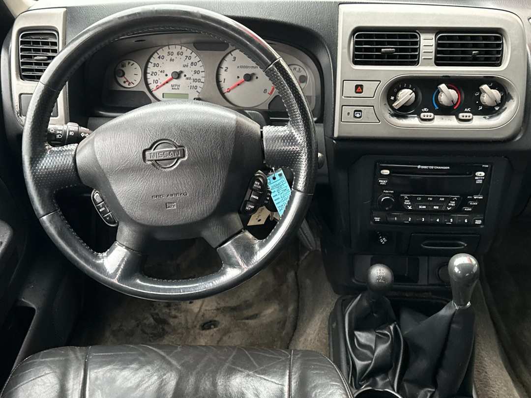 2001 Nissan Frontier SE - Image 13