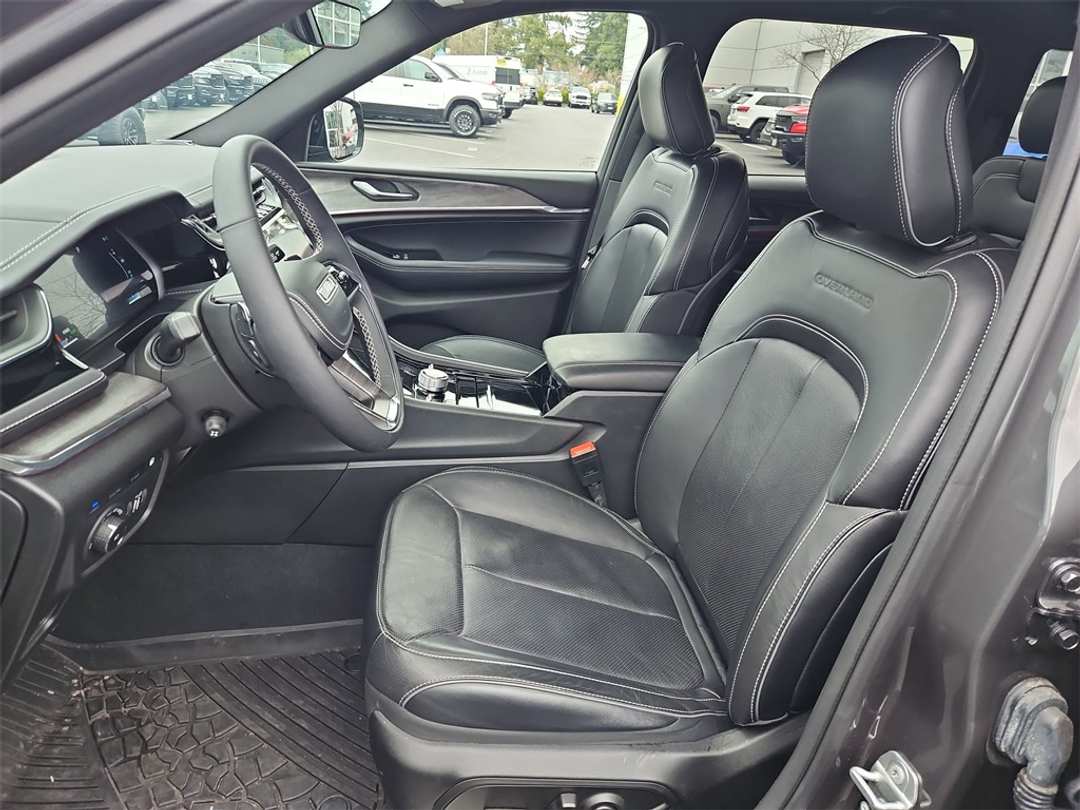 2023 Jeep Grand Cherokee Overland 4xe - Image 21
