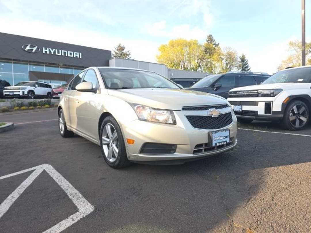2013 Chevrolet Cruze 2LT - Image 2