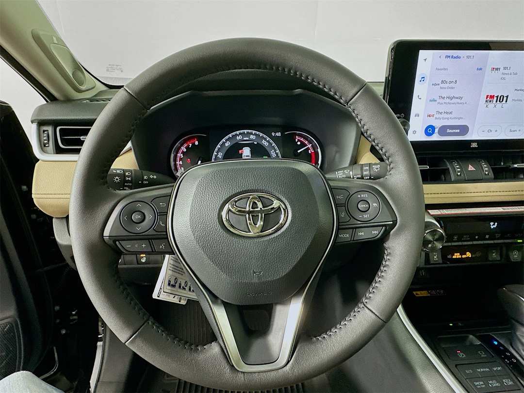 2025 Toyota Rav4 XLE Premium - Image 11