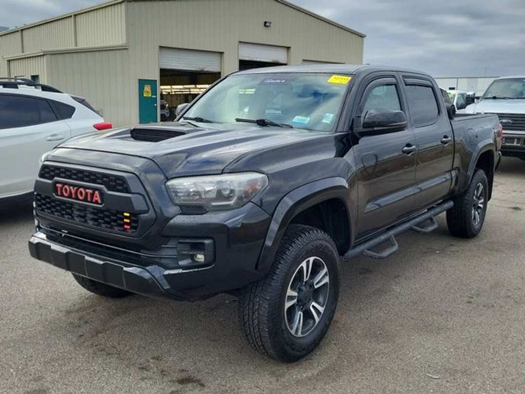 2017 Toyota Tacoma TRD OffRoad - Image 3