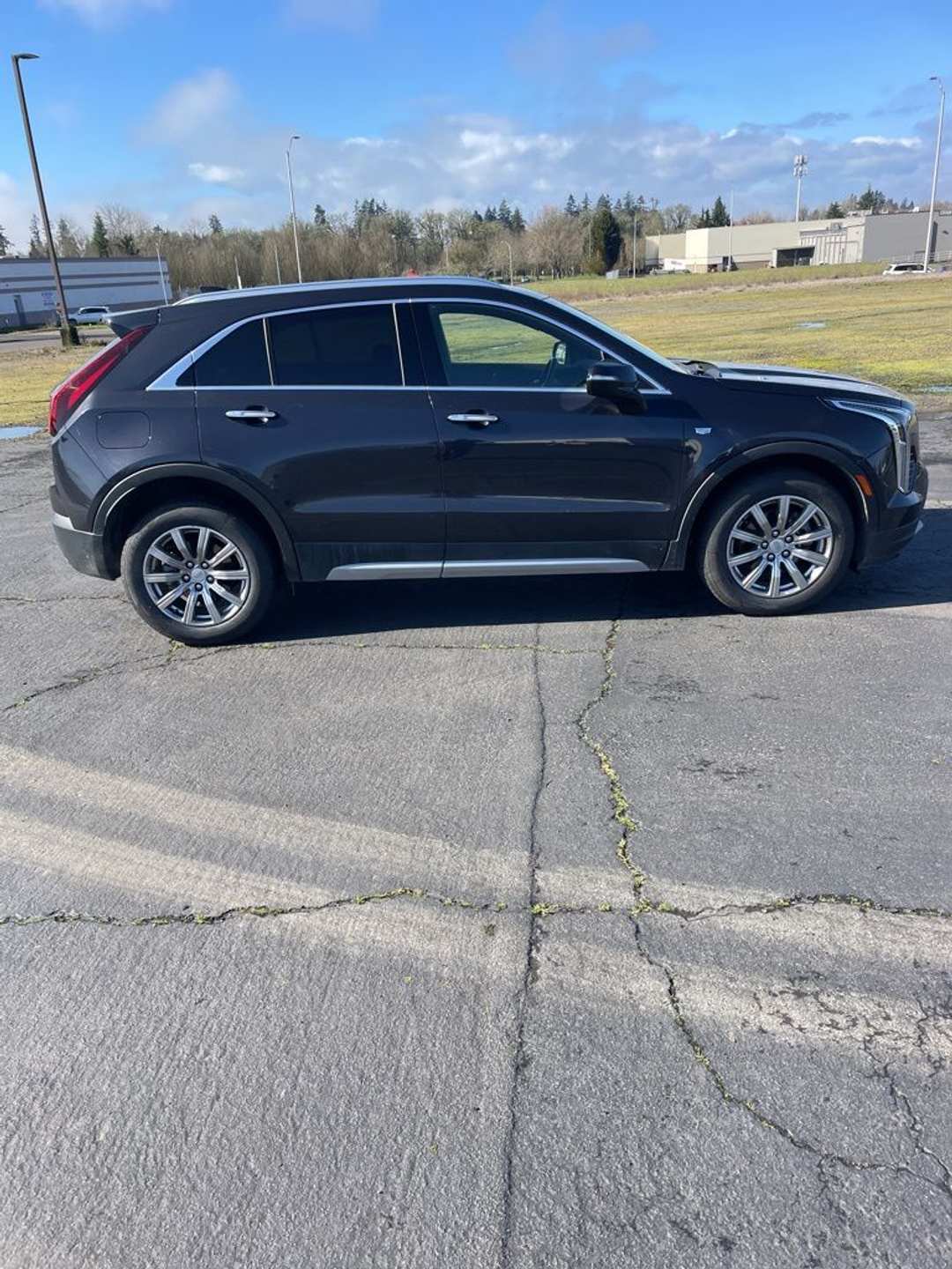 2023 Cadillac Xt4 Premium Luxury - Image 3