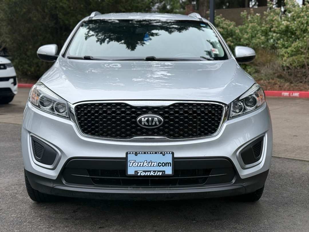 2017 Kia Sorento LX - Image 2