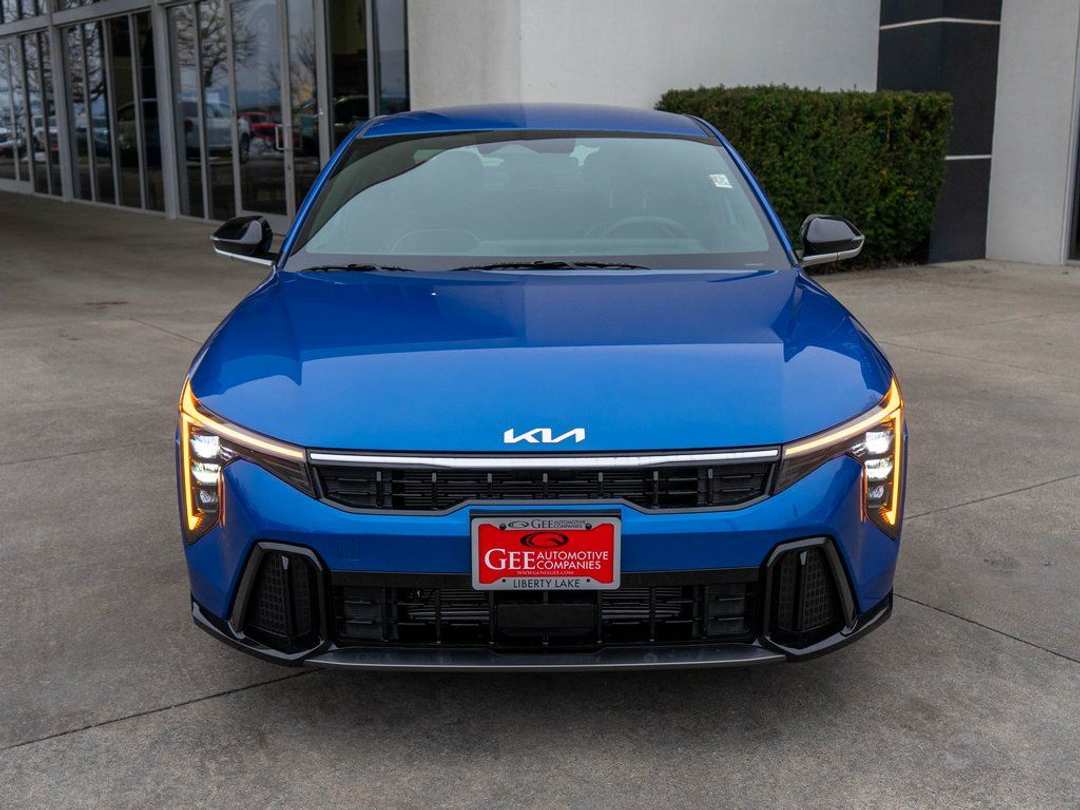 2025 Kia K4 GTLine - Image 2