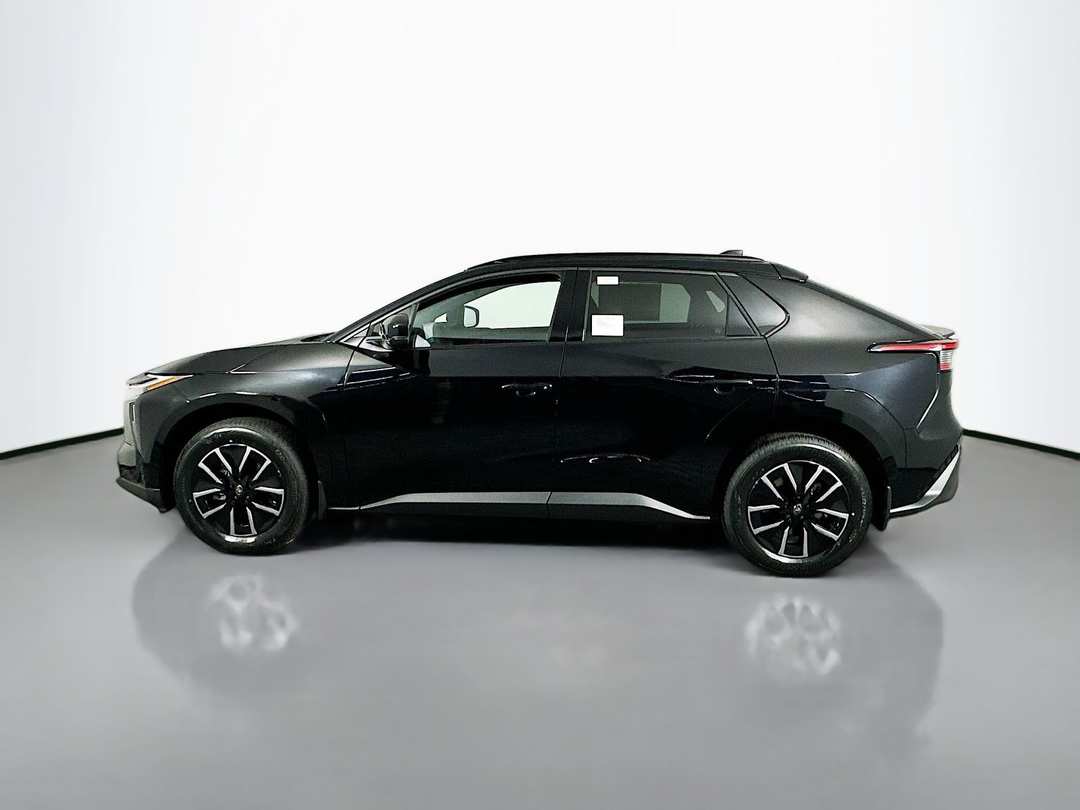 2026 Toyota Bz XLE Plus - Image 4