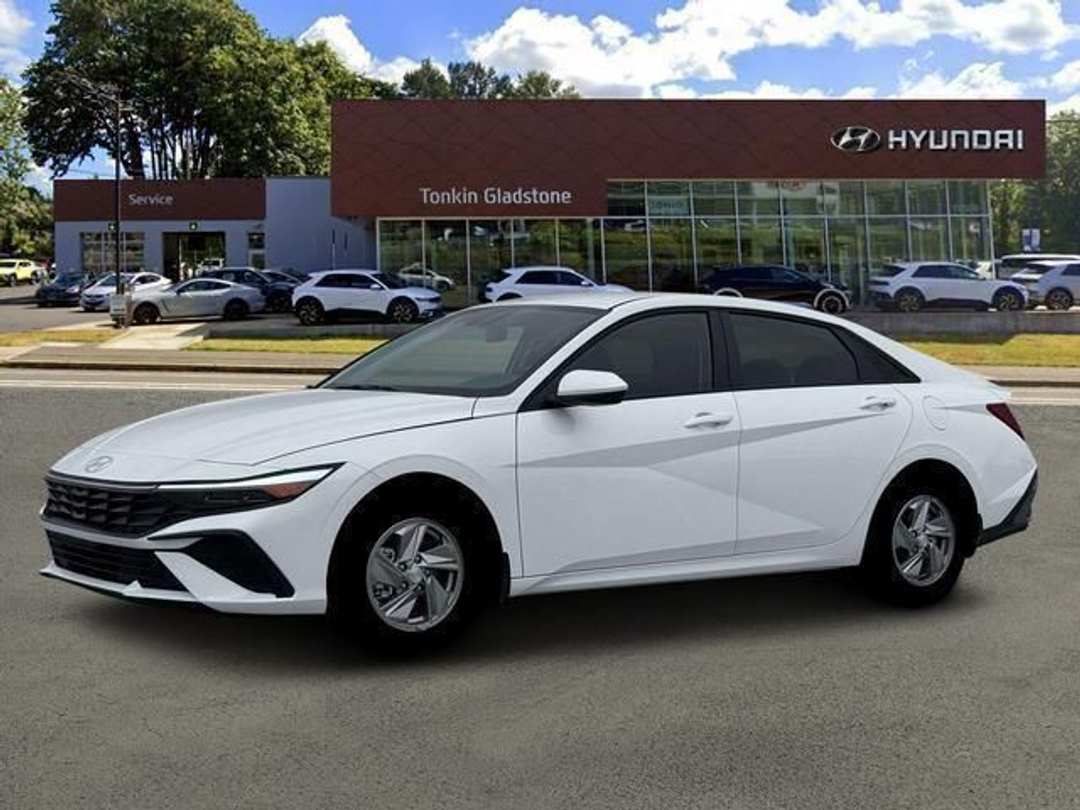 2026 Hyundai Elantra SE - Image 2