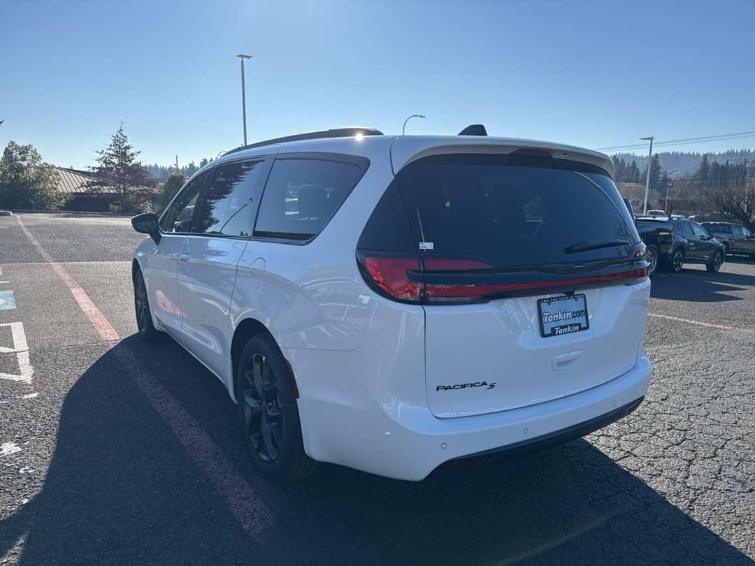 2026 Chrysler Pacifica Select - Image 5