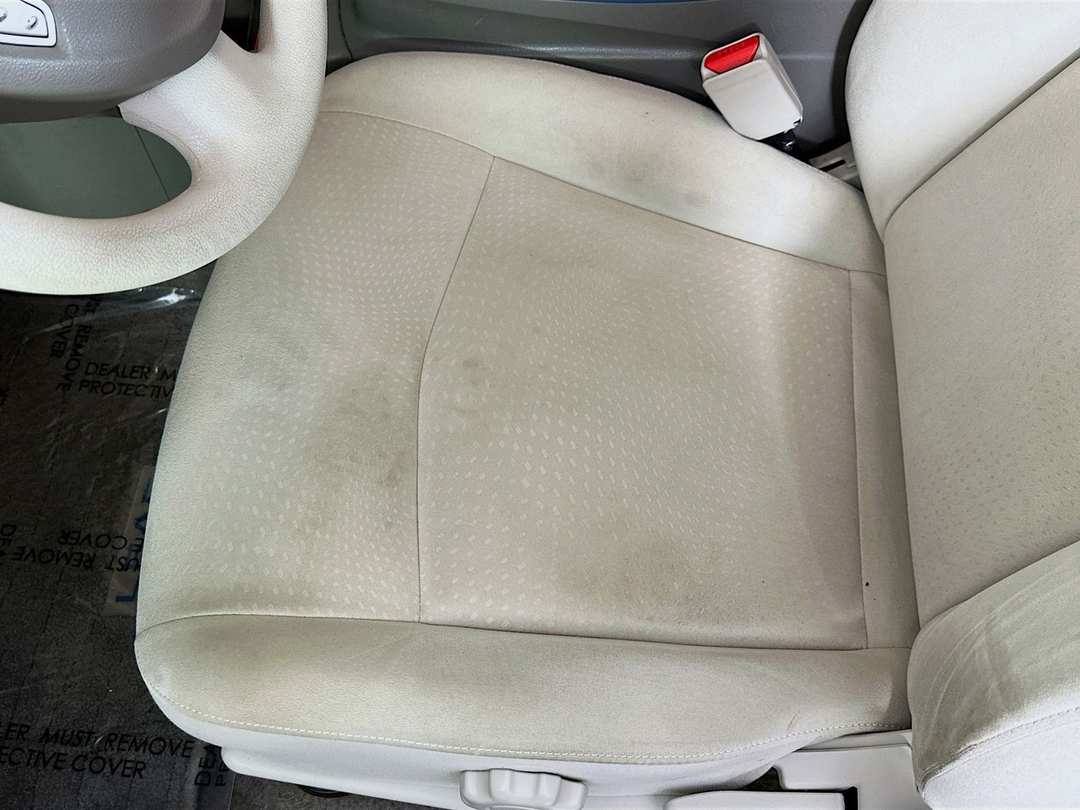 2011 Nissan LEAF SL - Image 20