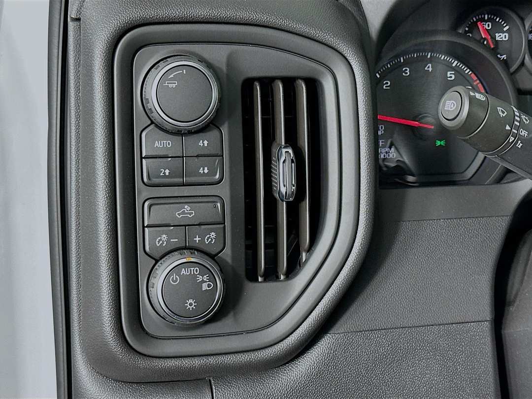 2026 Chevrolet Silverado 1500 Custom Trail Boss - Image 11