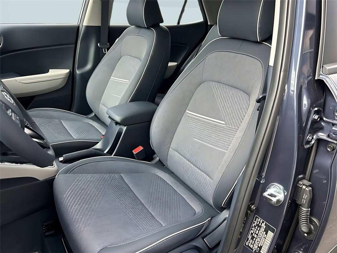 2025 Hyundai Venue Limited - Image 21