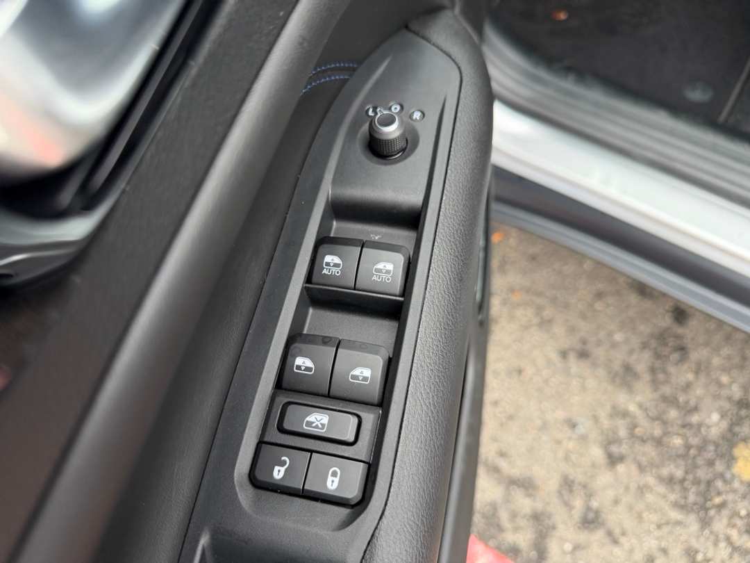 2026 Jeep Compass Latitude - Image 13