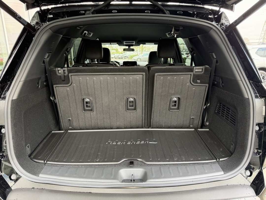 2025 Nissan Pathfinder Rock Creek - Image 10