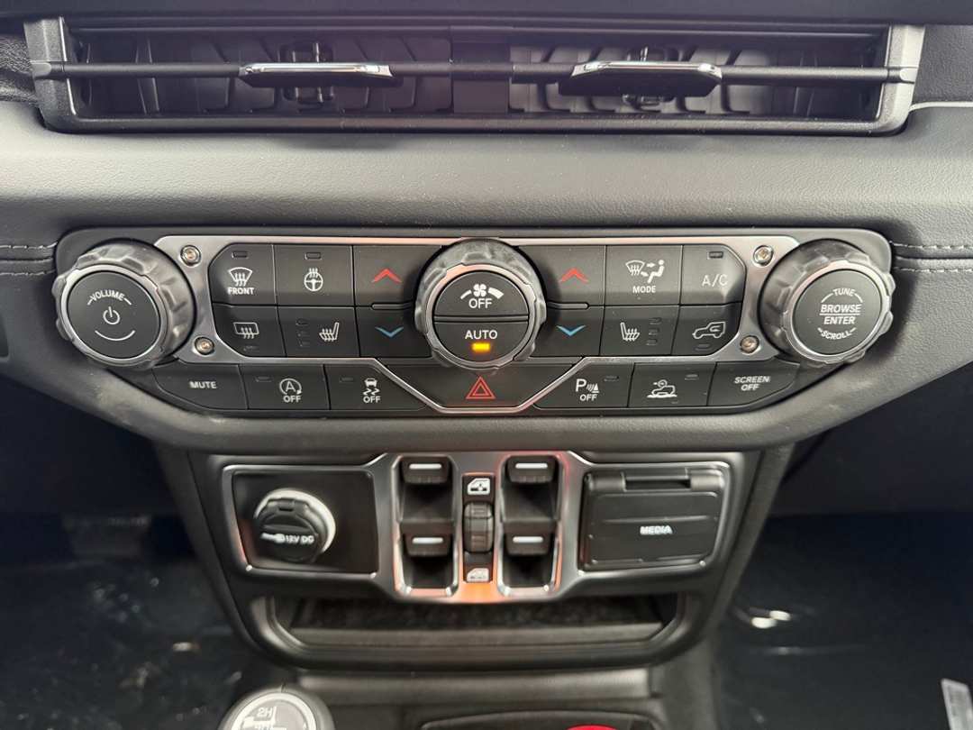 2026 Jeep Wrangler Sahara - Image 23