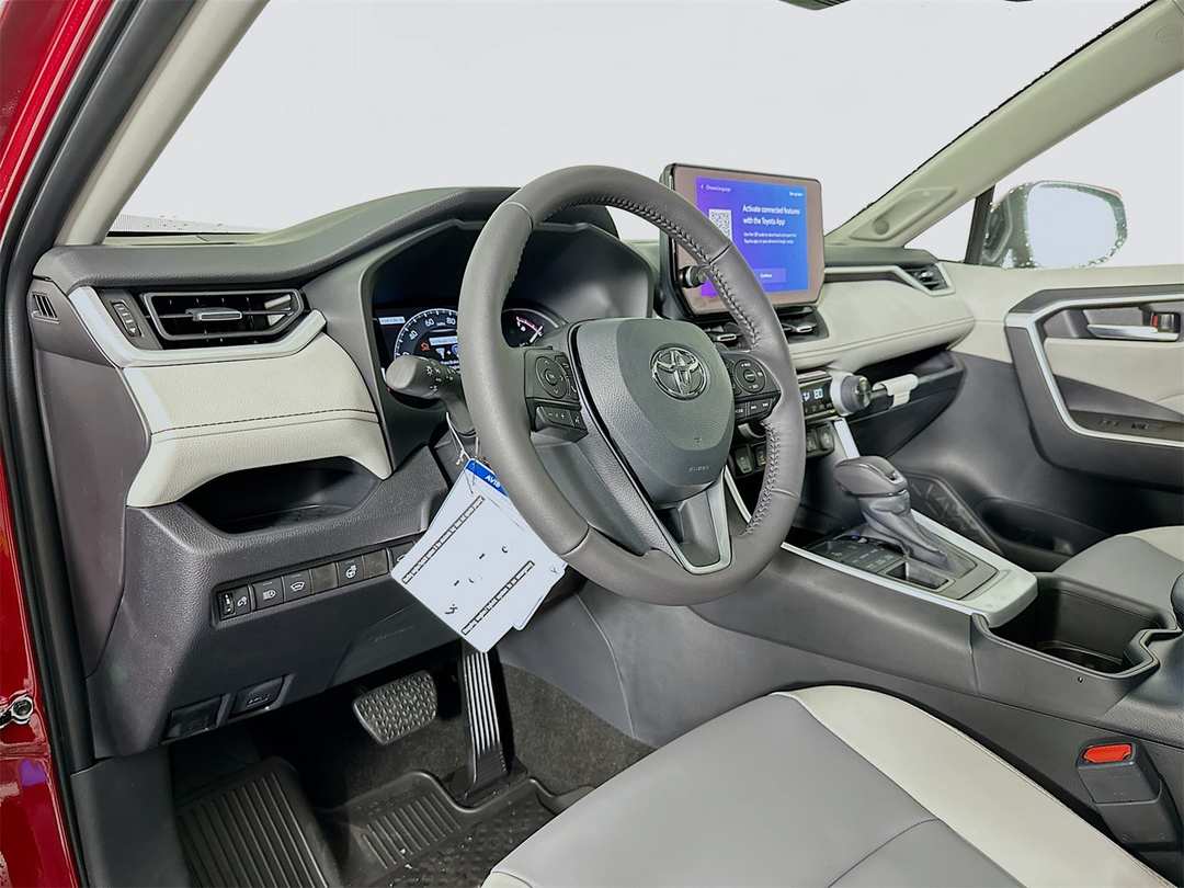 2025 Toyota Rav4 XLE Premium - Image 9