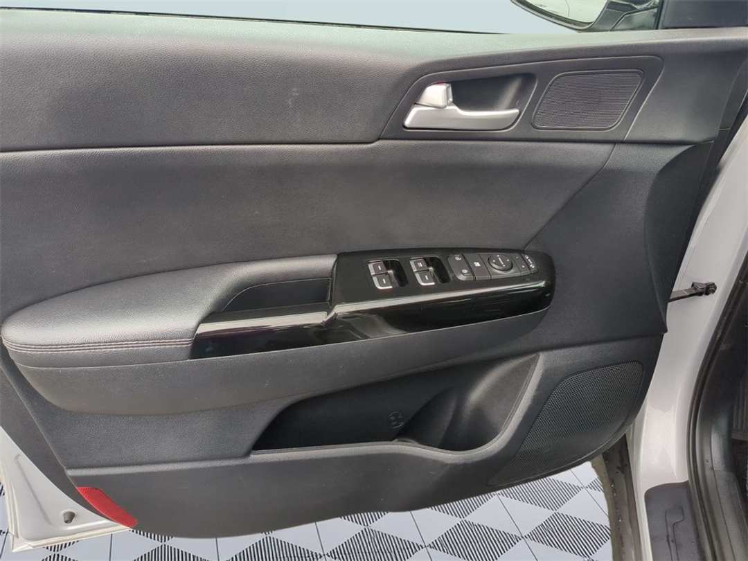 2021 Kia Sportage EX - Image 10