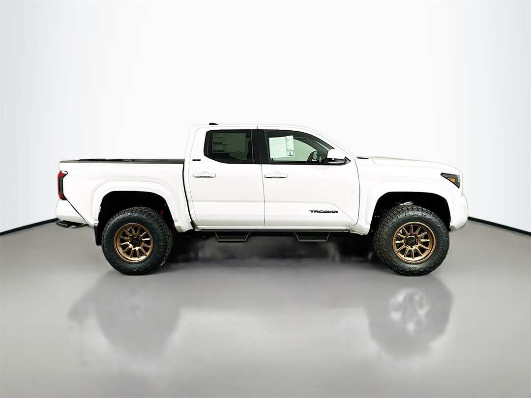2025 Toyota Tacoma SR5 - Image 8