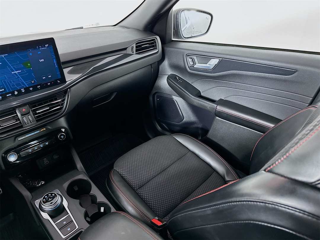 2024 Ford Escape STLine - Image 23
