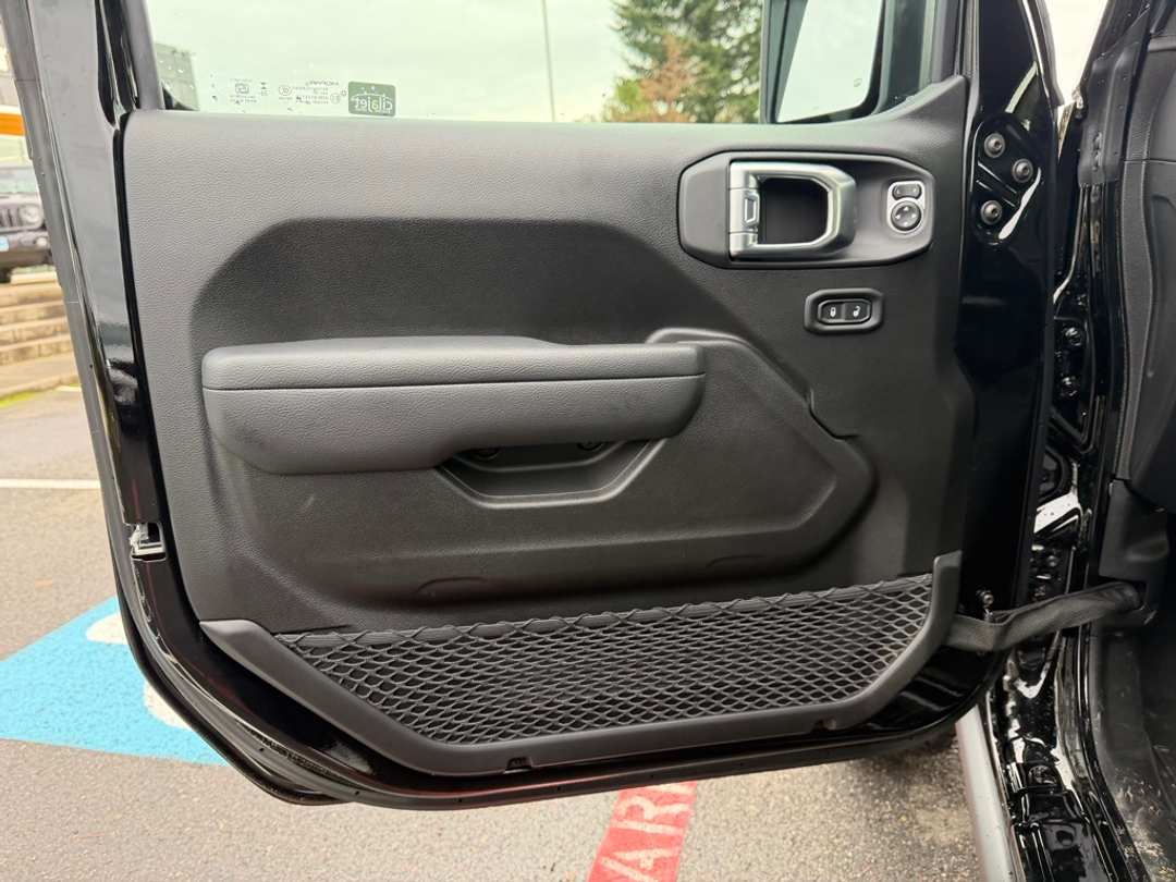 2026 Jeep Wrangler Rubicon - Image 12