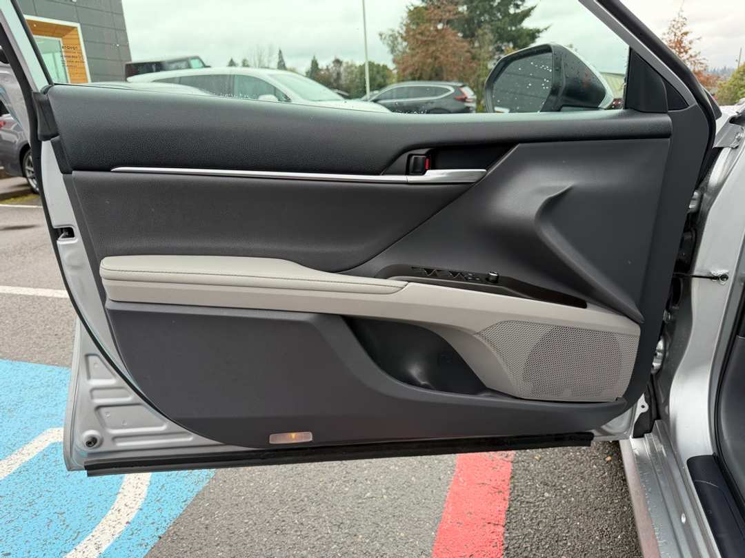 2021 Toyota Camry XLE - Image 12