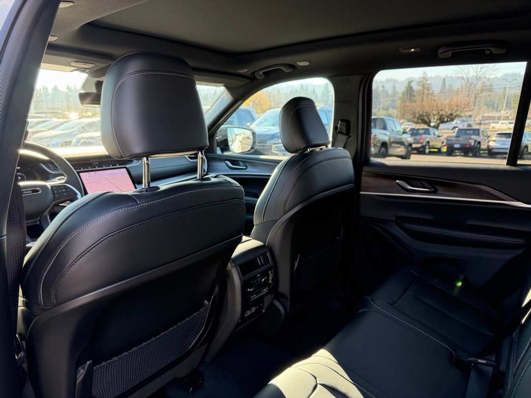 2025 Jeep Grand Cherokee Limited - Image 31