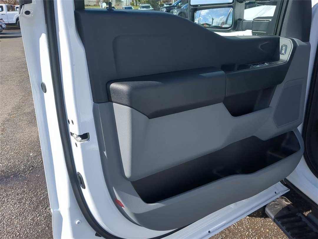 2024 Ford F-450Sd XL - Image 9